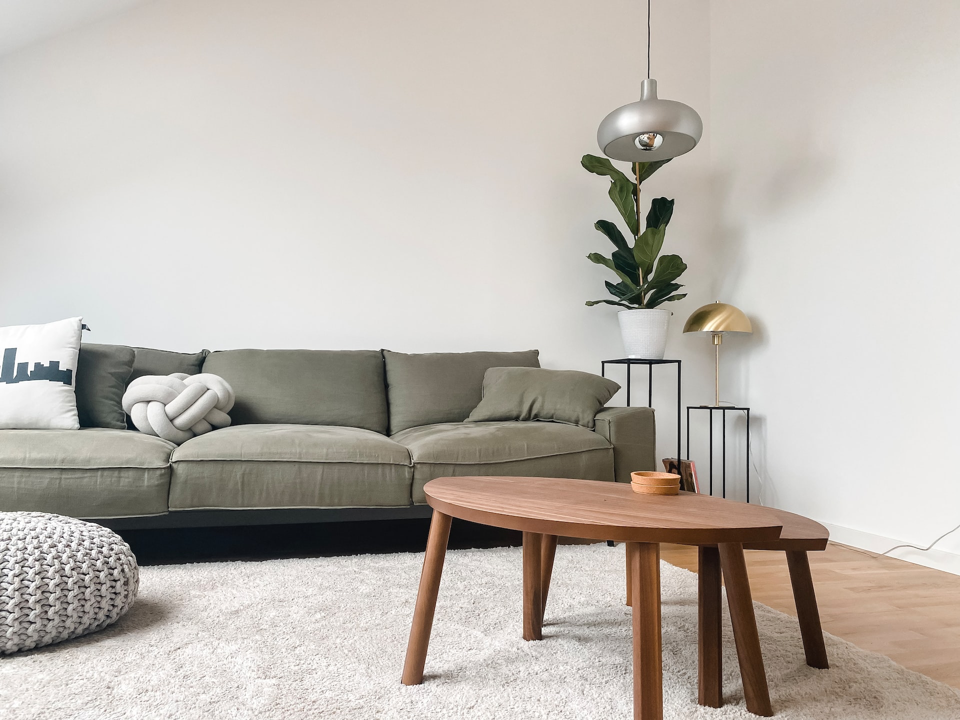 The Benefits of Hiring a Sofa Cleaning Company
